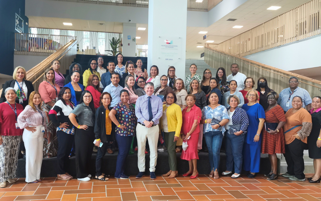 El Colegio Metropolitano de Panamá, AmCham y Glasswing se unen para fortalecer la educación en San Miguelito con el taller 'Herramientas digitales para la enseñanza'