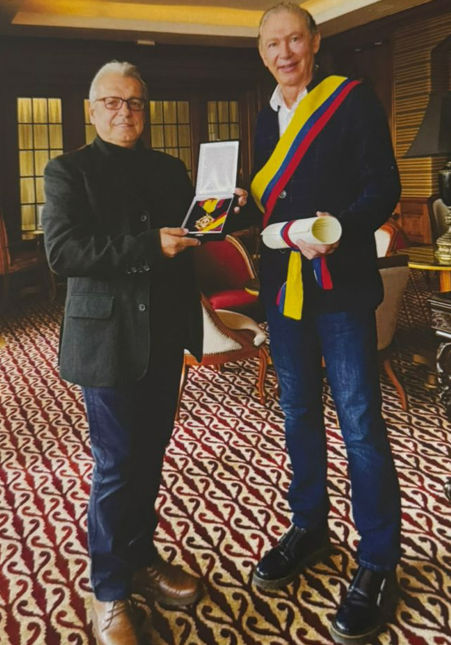 El Colegio Nacional de Periodistas otorga la Orden Civil al Mérito Social Gran Cruz de Oro a Carlos Eduardo Gutiérrez Villegas