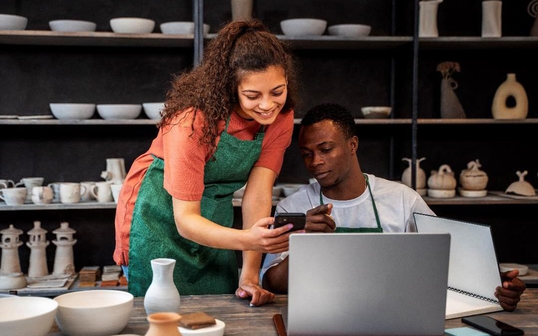 Ventajas de emprender en el mundo digital: consejos de un experto en mercadeo