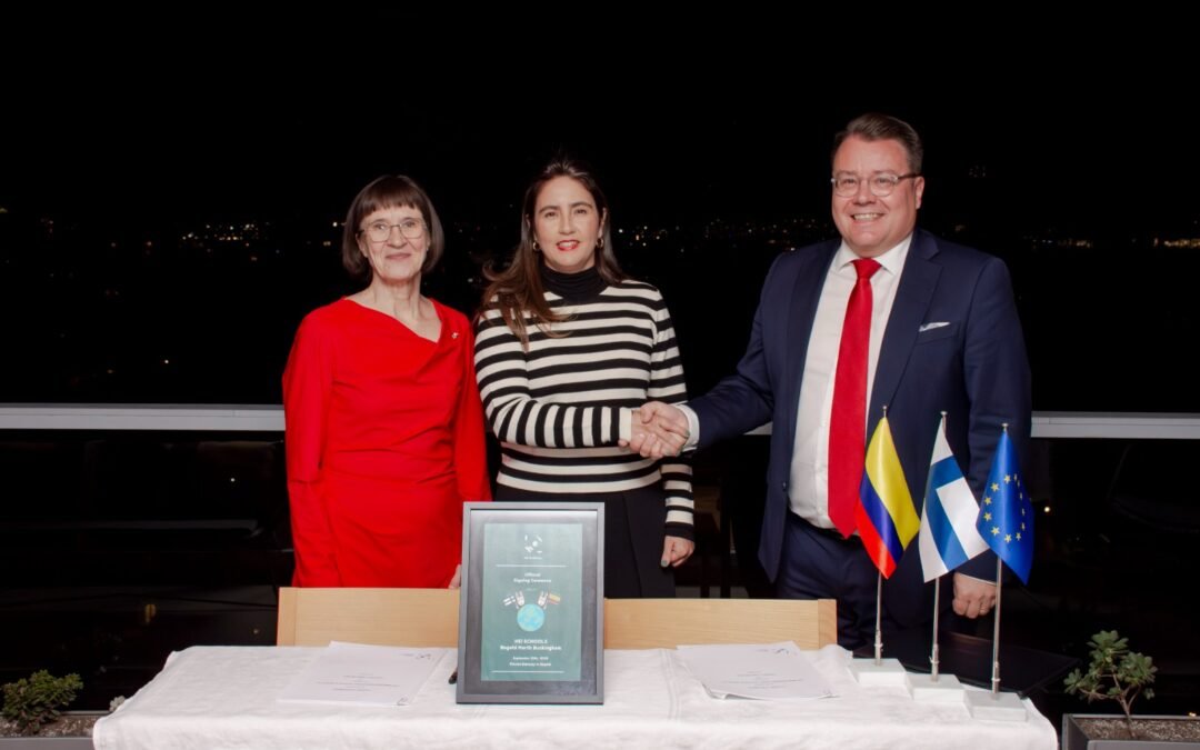 Buckingham School firma acuerdo para convertirse en el primer colegio del país en implementar el modelo HEI Schools de Finlandia